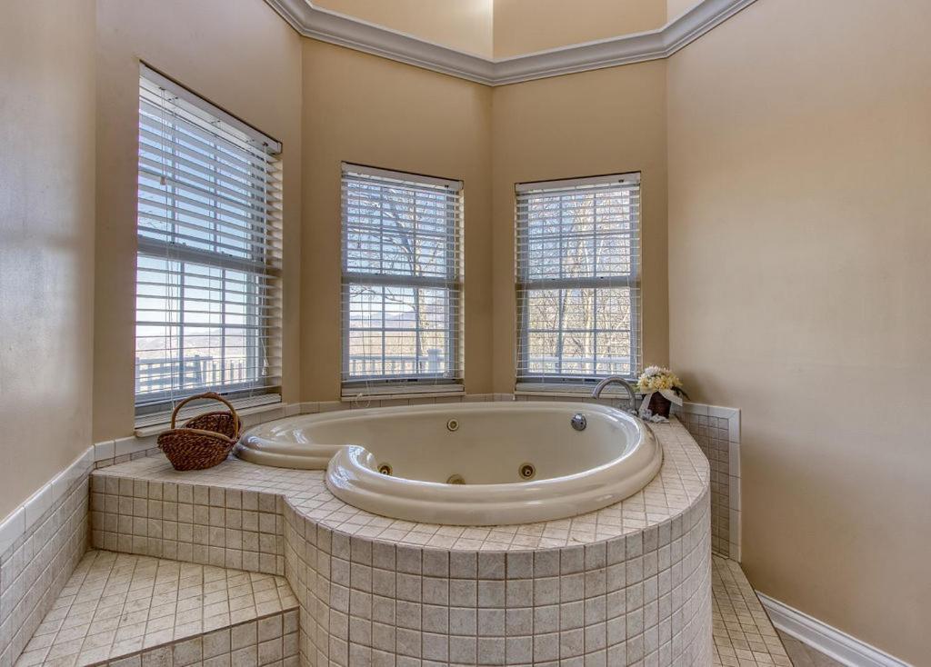Ober Hideaway, Hot Tub, Wifi, 1089 Free Tickets Each Paid Day, Dollywood And More Gatlinburg Buitenkant foto