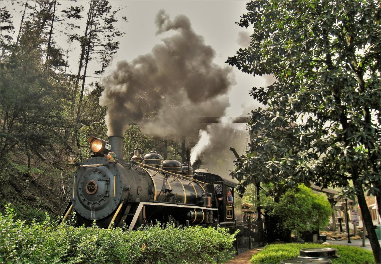 Ober Hideaway, Hot Tub, Wifi, 1089 Free Tickets Each Paid Day, Dollywood And More Gatlinburg Buitenkant foto